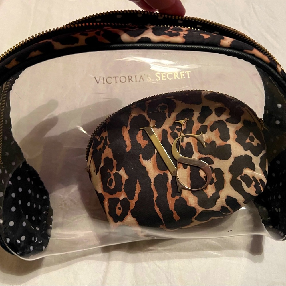 New! VICTORIA’S SECRET cosmetic bag!